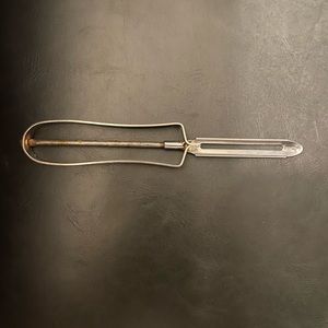 Potato or vegetable peeler
